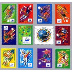 LES MEMOIRES DE FOOTIX - 70 ANS DE COUPES DU MONDE - EUGENE SACCOMANO - AVEC TIMBRES ET BLOC - LA POSTE 1998.