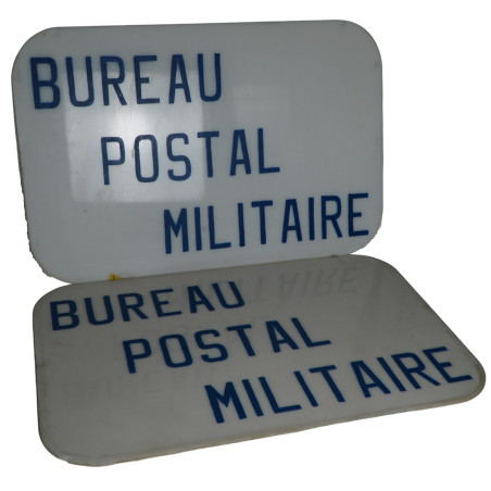 ENSEIGNE - BUREAU POSTAL MILITAIRE - 2 PLAQUES D'ENSEIGNE SANS FIXATION NI ECLAIRAGE.